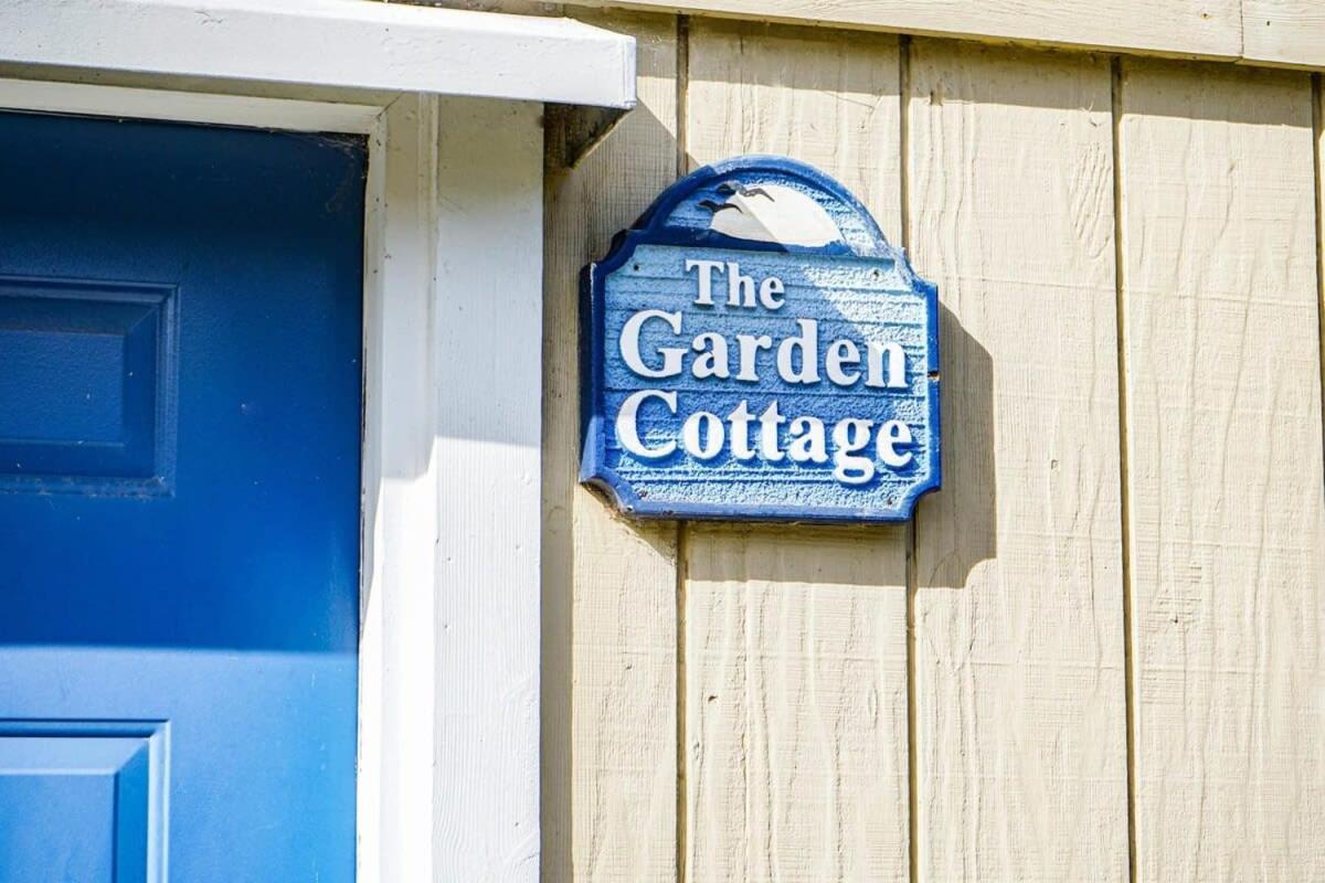 Beach Club Of Oscoda Garden Cottage On The Lake Exterior photo